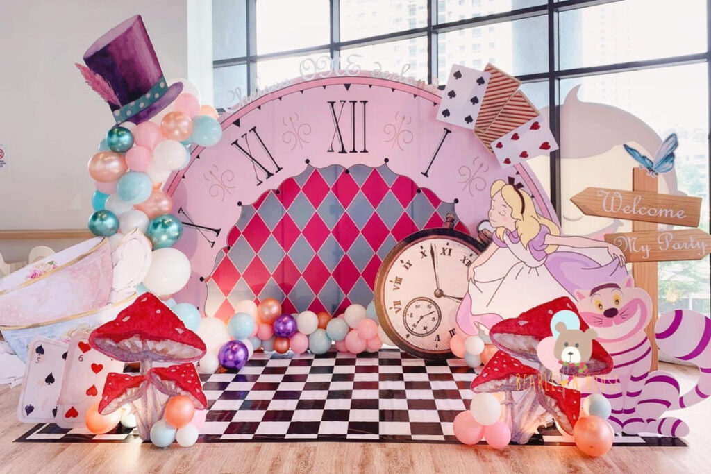 Alice in Wonderland Party Theme - Family Event Group